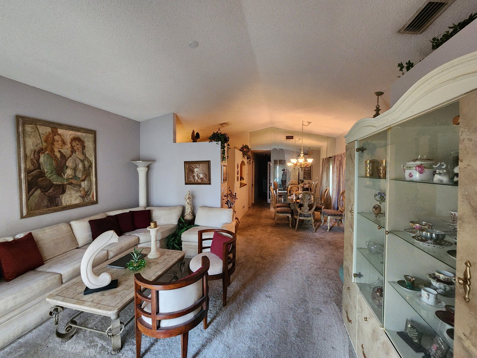 986 SW 180th Ter — Living room under the vaulted ceiling