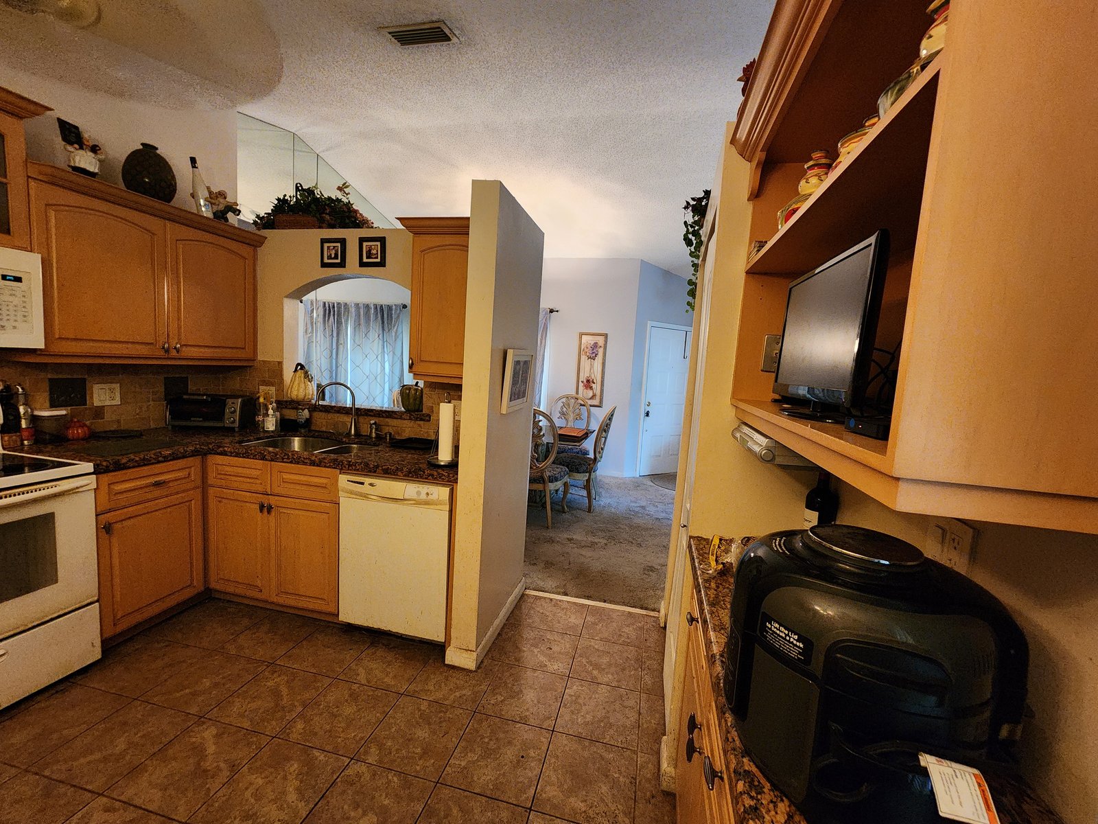 986 SW 180th Ter — Kitchen corner and counter