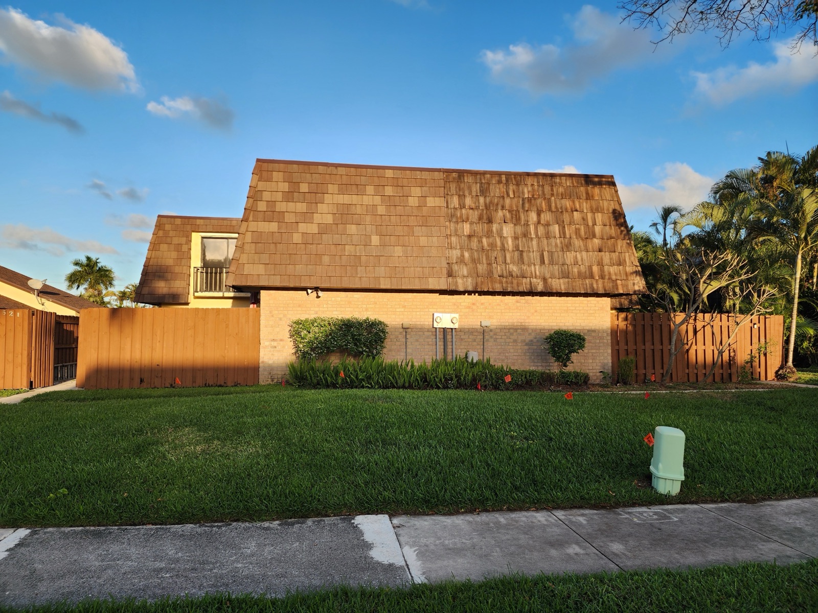 521 Springdale Cir photo 2